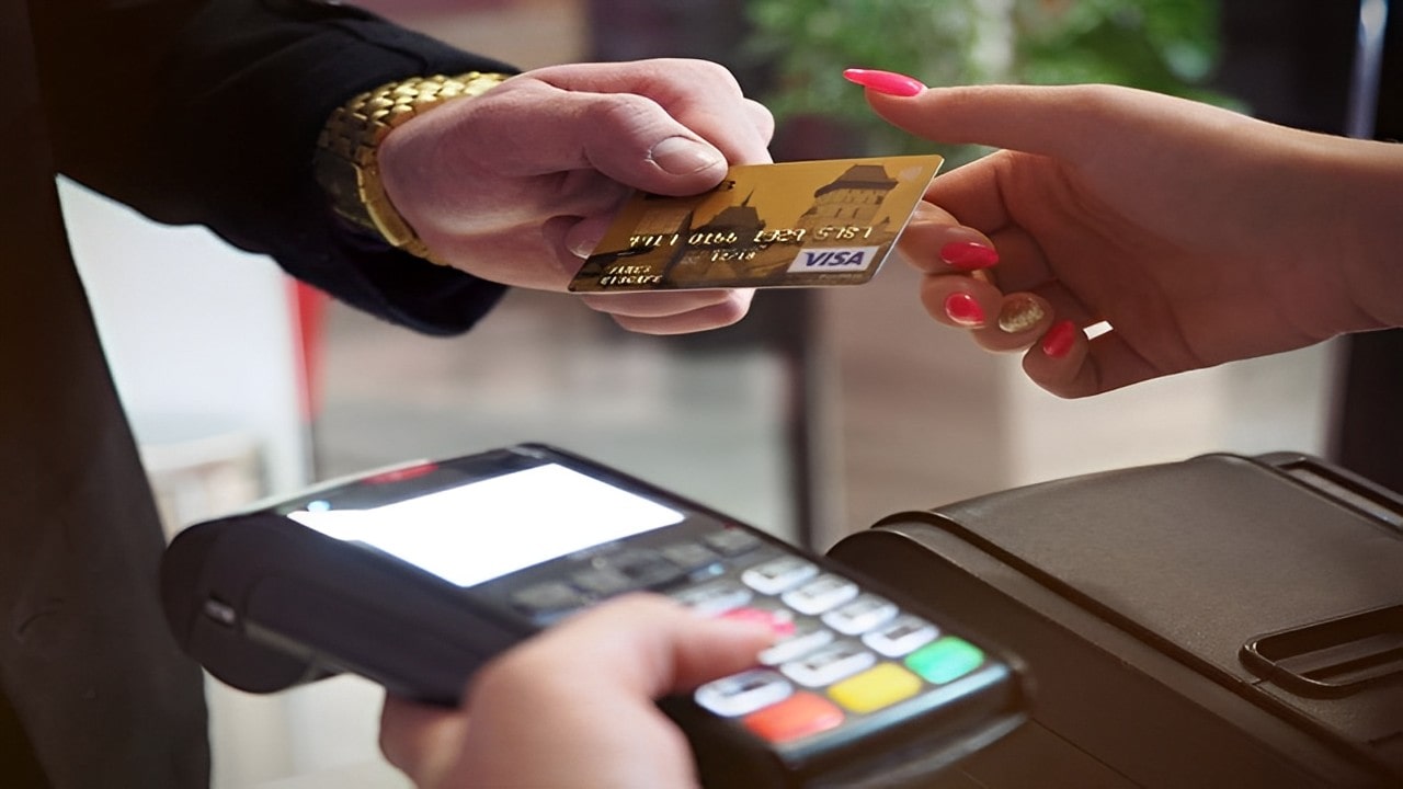 Comprando con tarjeta credito en terminal bancaria